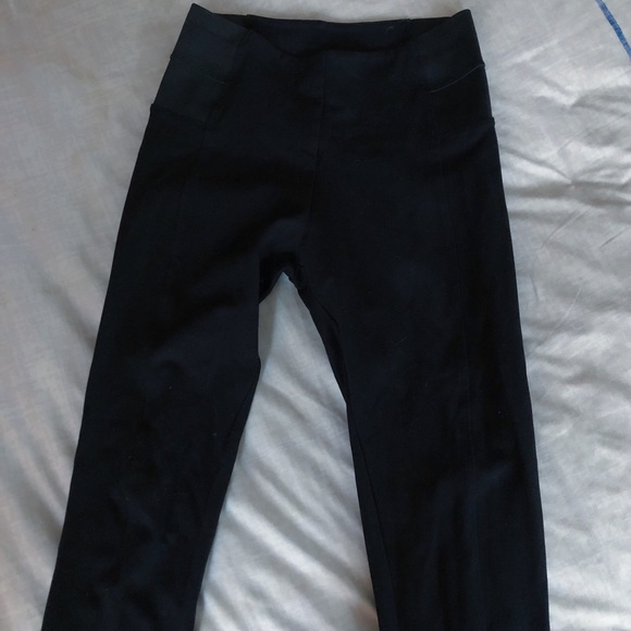 women’s black sleek leggings - Picture 3 of 3